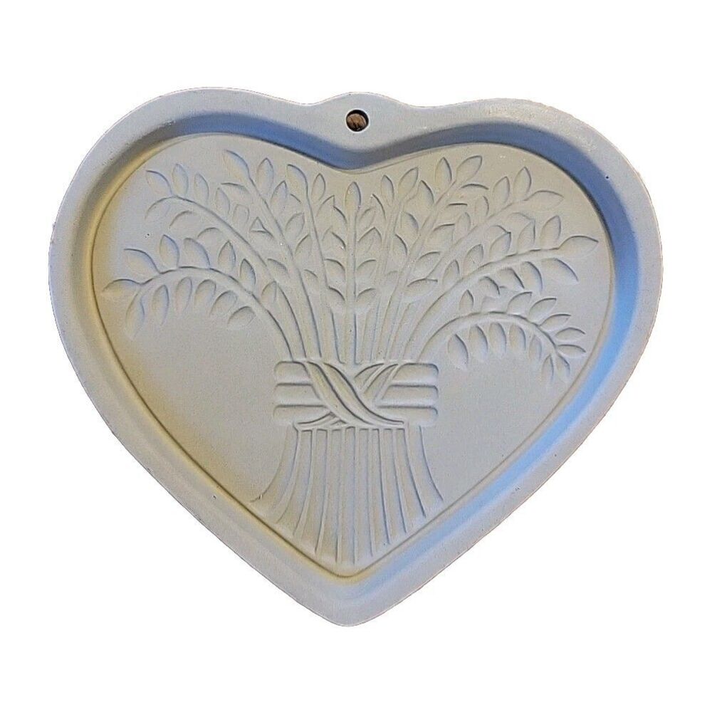 Pampered Chef - Bountiful Heart - Family Heritage Stoneware - Cookie Press(2004)